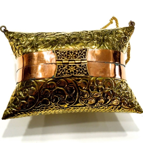 VTG 70's Rare Ornate Brass Copper Pillow Purse - Picture 2 of 5